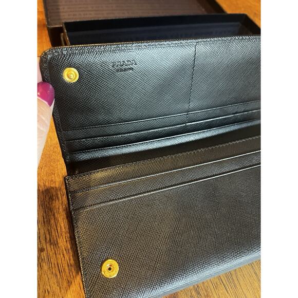 Prada Large Saffiano Leather Wallet 100% Authentic Black Gold Triangle Logo - Picture 12 of 15